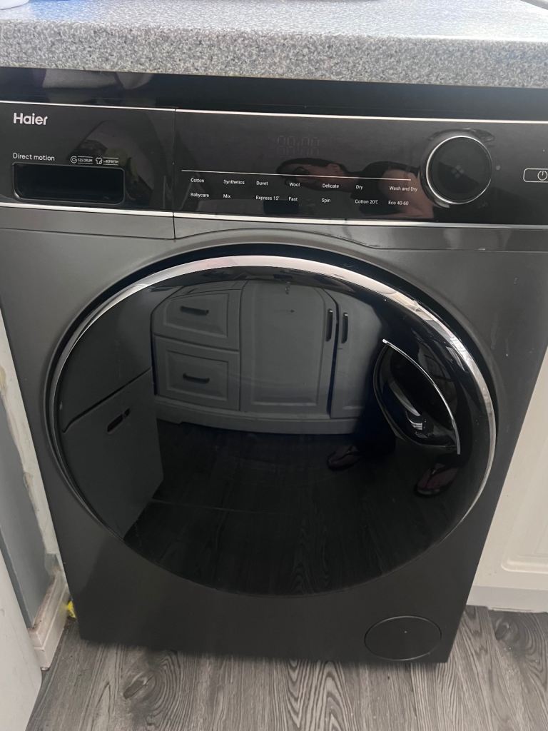 Washer‑Dryer 10kg/6kg – Steam & Refresh – Black – Haier