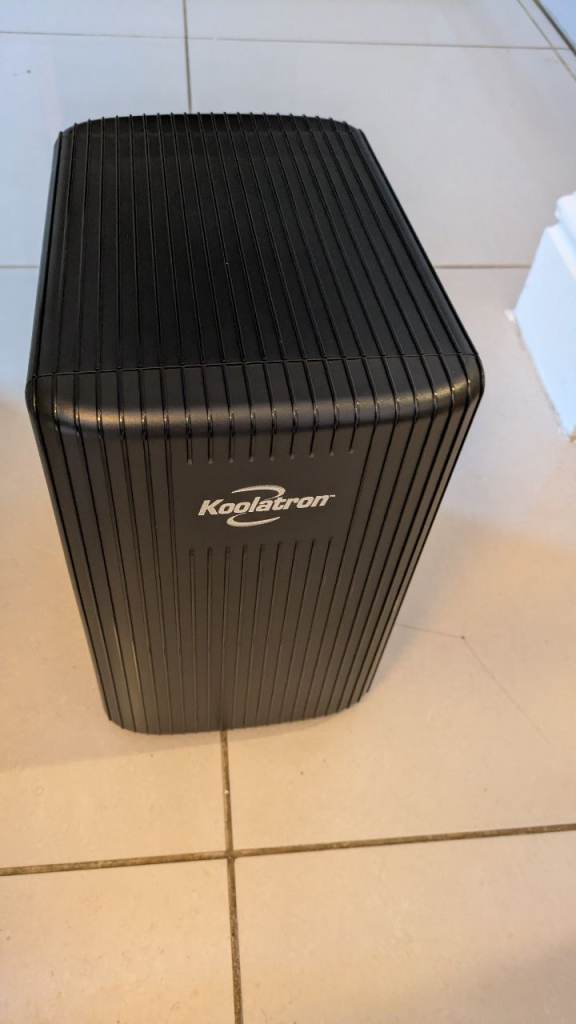 Koolatron 8-can thermo electric cooler / warmer