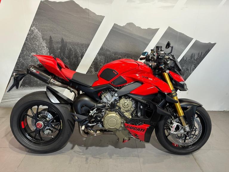 Ducati Streetfighter V4S 2023 with  8140 miles + Many extra's