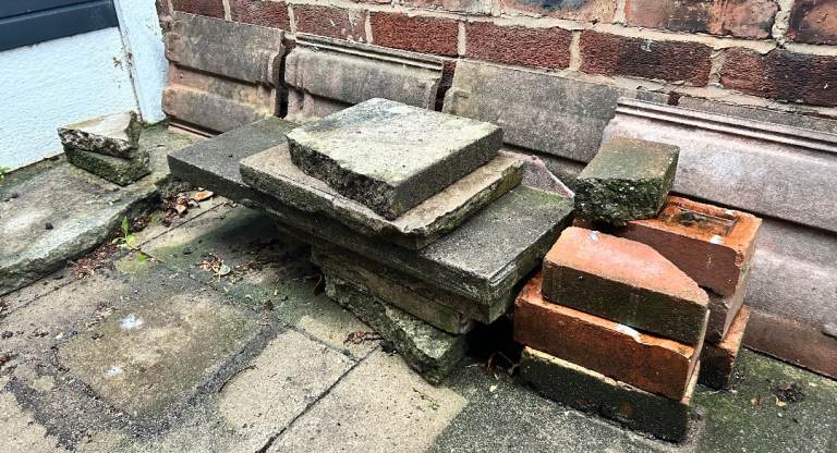 Free flags, tiles, paving, bricks - miscellaneous assortment