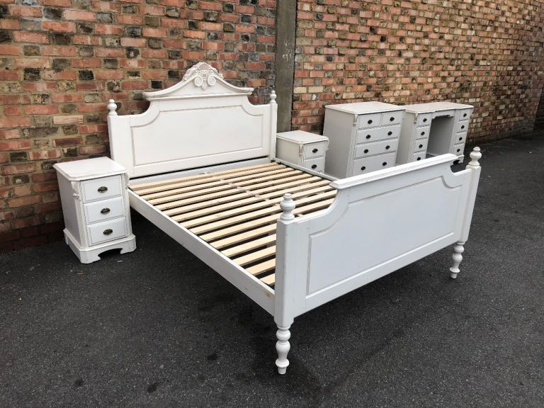 Beautiful set of bedroom furniture french style 