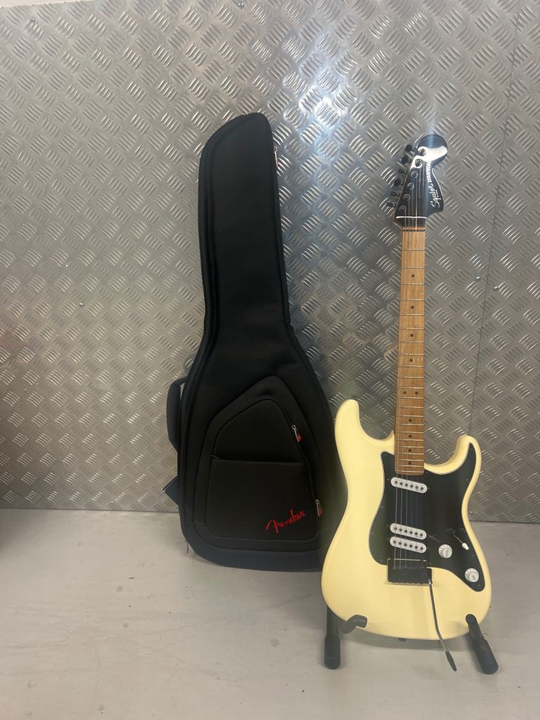SQUIER stratocaster