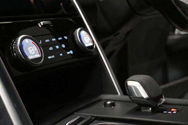 2021 Land Rover Discovery 3.0 Discovery R-Dynamic SE D MHEV Auto 4WD 5dr SUV Diesel Automatic