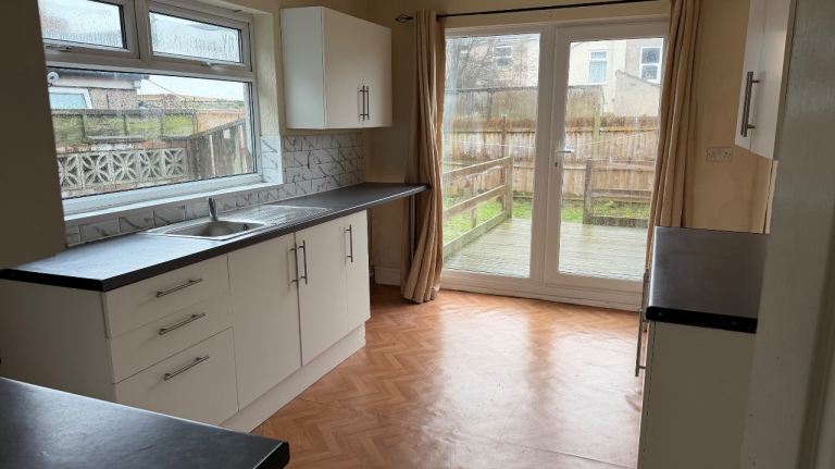 2 Bedroom house to on Hainton Ave in Grimsby 