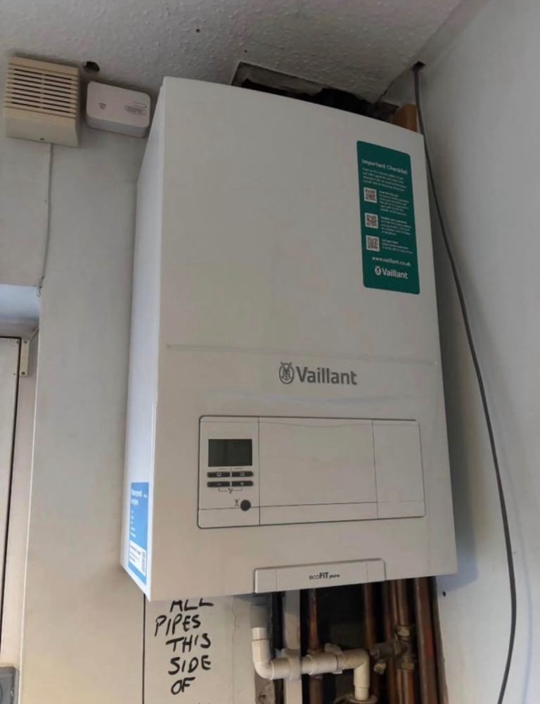 Vaillant ecoFIT pure 430 Conventional boiler (not a Combi). 30Kw