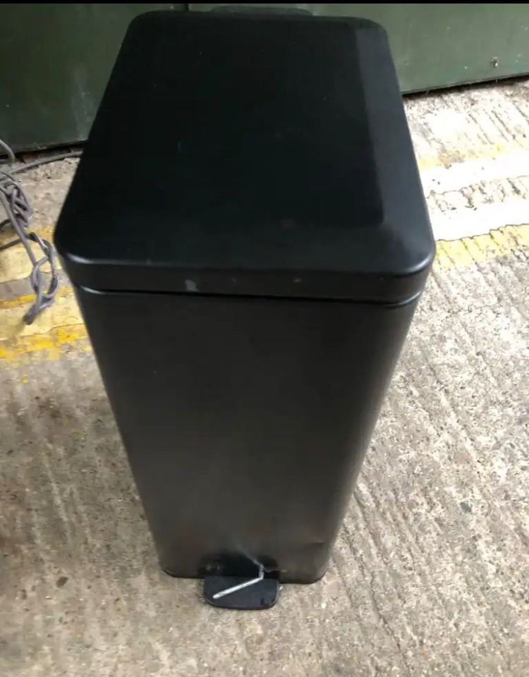 Metal rubbish bin size 30cm x18cm x45cm