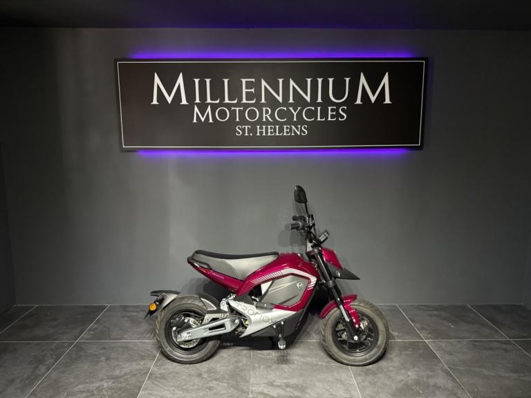 MGB TROMOX MINO ELECTRIC MOPED WITH MASSIVE REDUCTION RIDE ON L PLATES 50CC