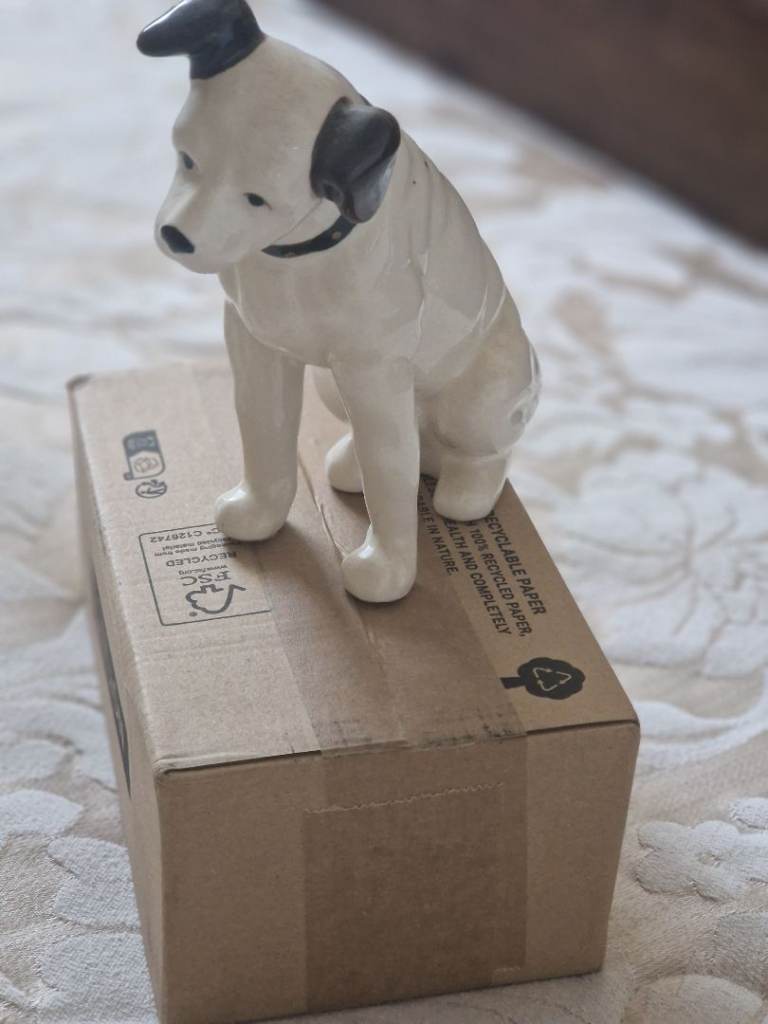 His Masters Voice ornament. 6 inches tall