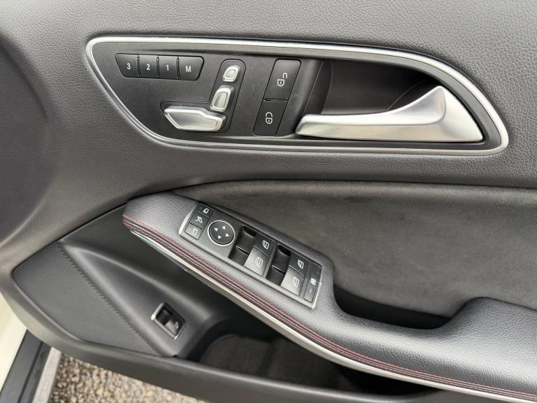 2017 Mercedes-Benz GLA GLA 220d 4Matic AMG Line Prem Plus 5dr Auto ESTATE DIESEL Automatic