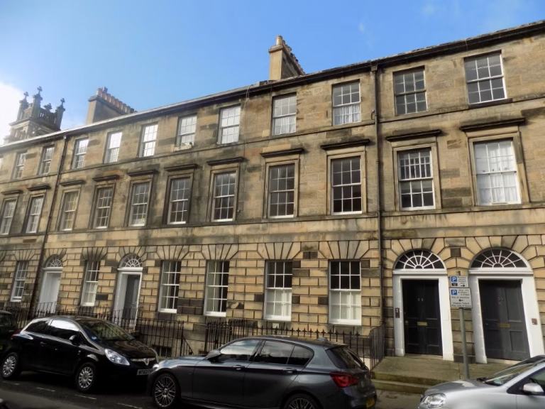2 bedroom flat in Cumberland Street , New Town, Edinburgh, EH3 6RE