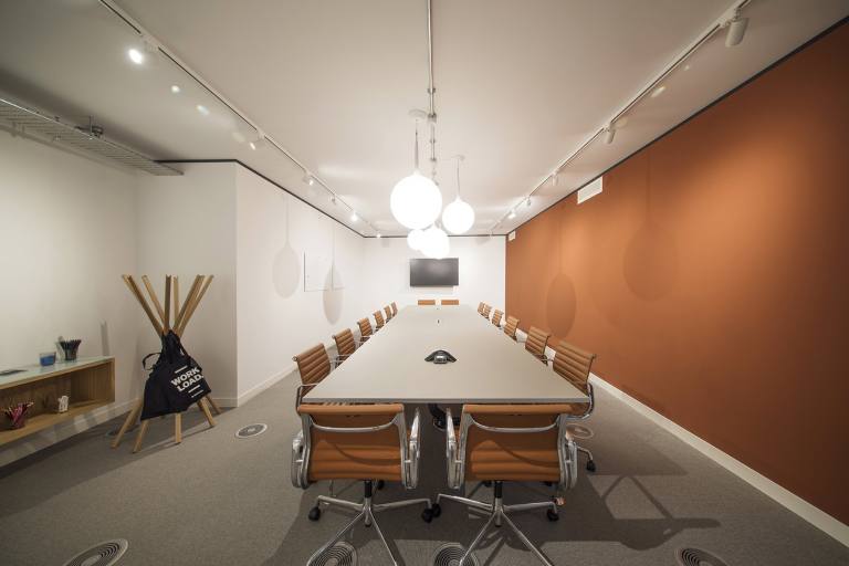 Uxbridge - UB8 1JG \ Work Better in an Office with 5 Workstations
