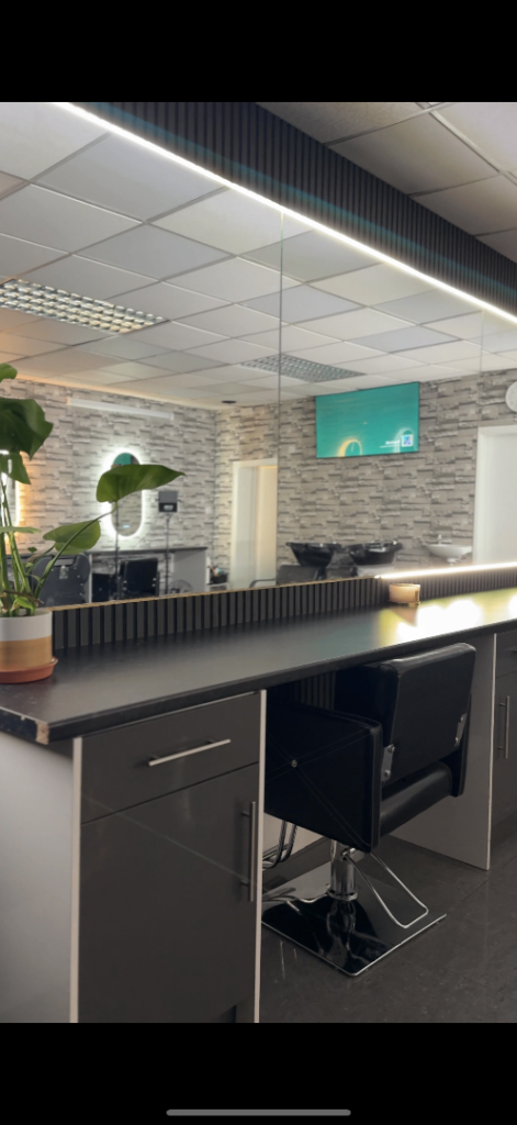 Salon spaces to RENT 