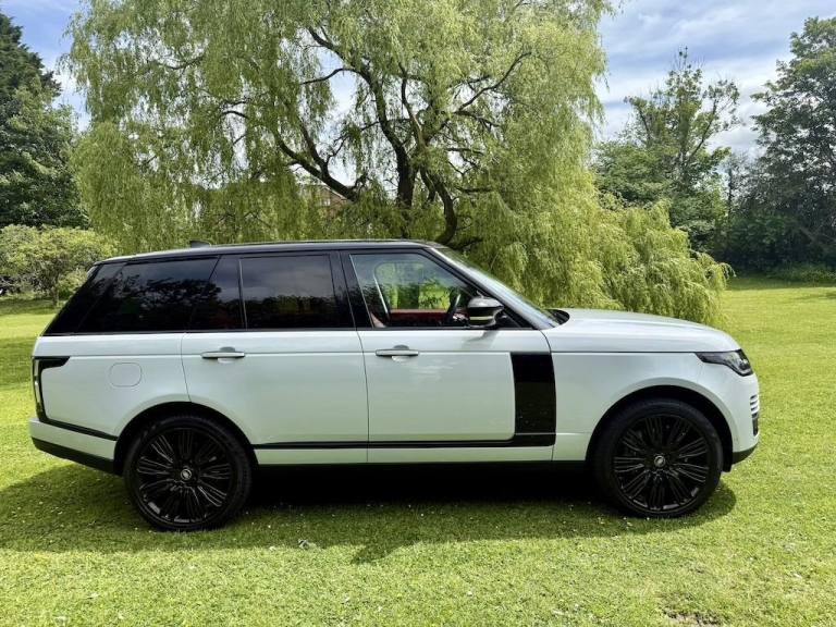 Range Rover Vogue SE SDV8 4.4 Diesel 340 BHP Facelift L405 VAT Q White with Red