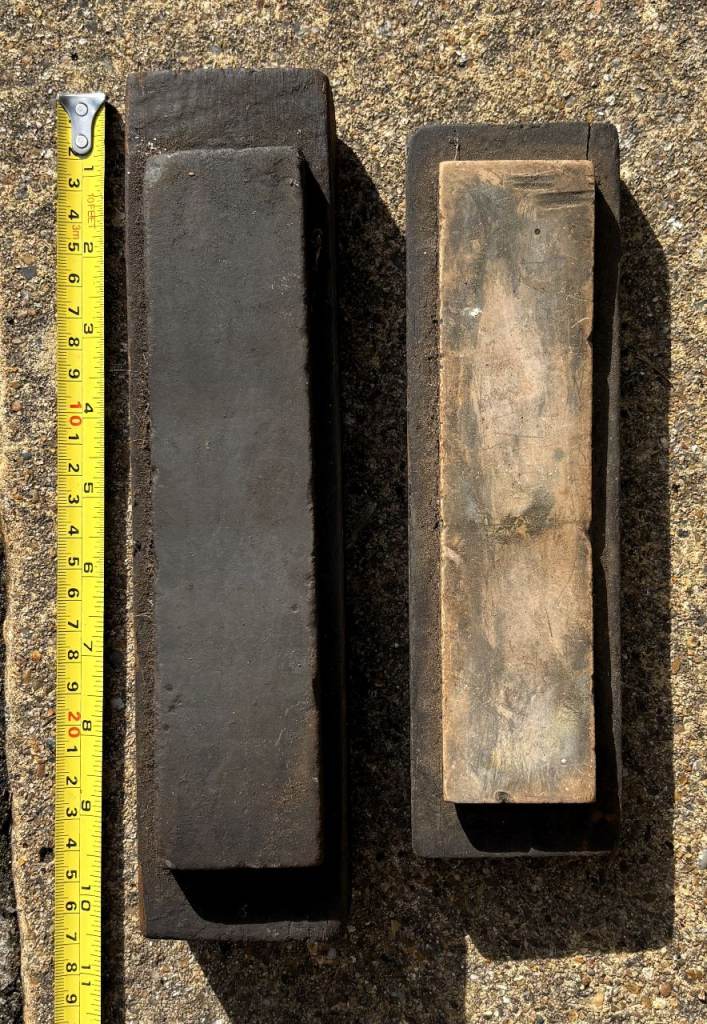 VINTAGE WHETSTONES OIL STONES SHARPENING STONE WORKSHOP TOOL CARBORUNDUM HONE OLD PAIR VGC