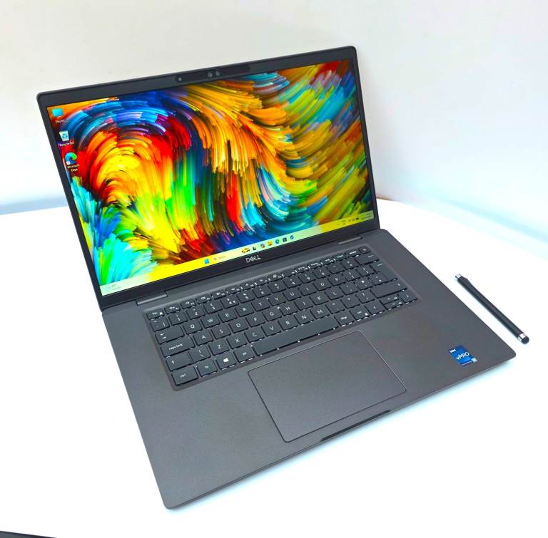 Dell Latitude 7530 15" Touch i7 1270p Evo 16GB DDR5 1TB SSD Laptop not xps