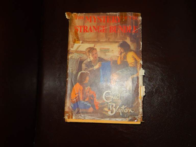 THE MYSTERY OF THE STRANGE BUNDLE ENID BLYTON 1952