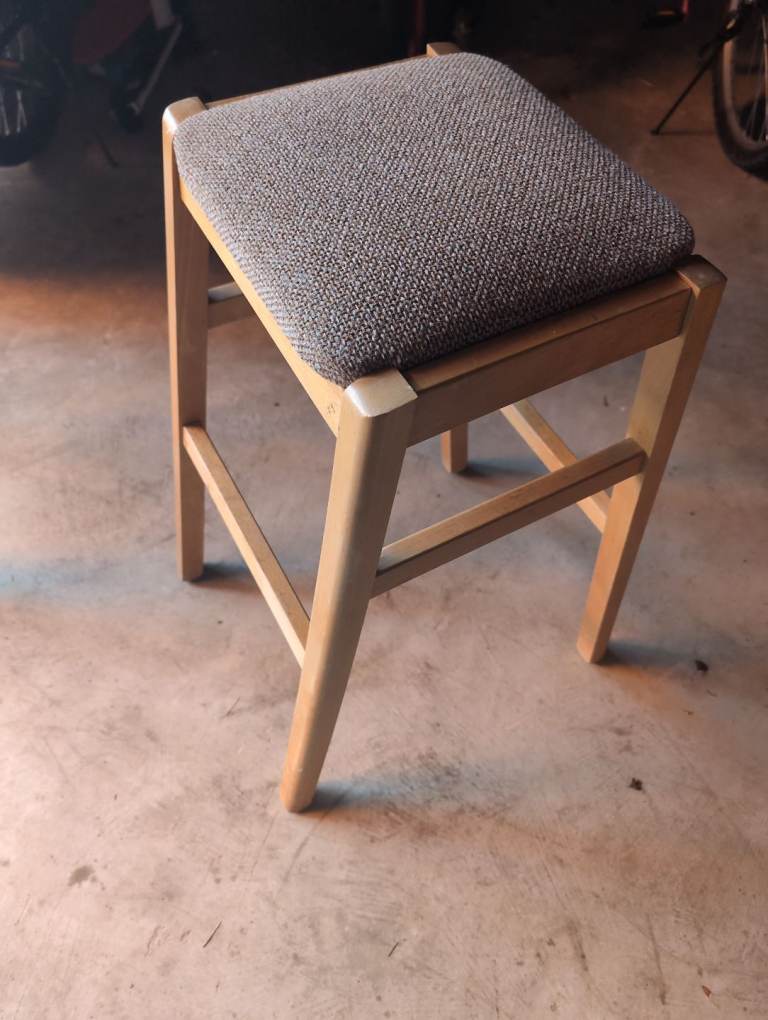 Wooden bar stool 