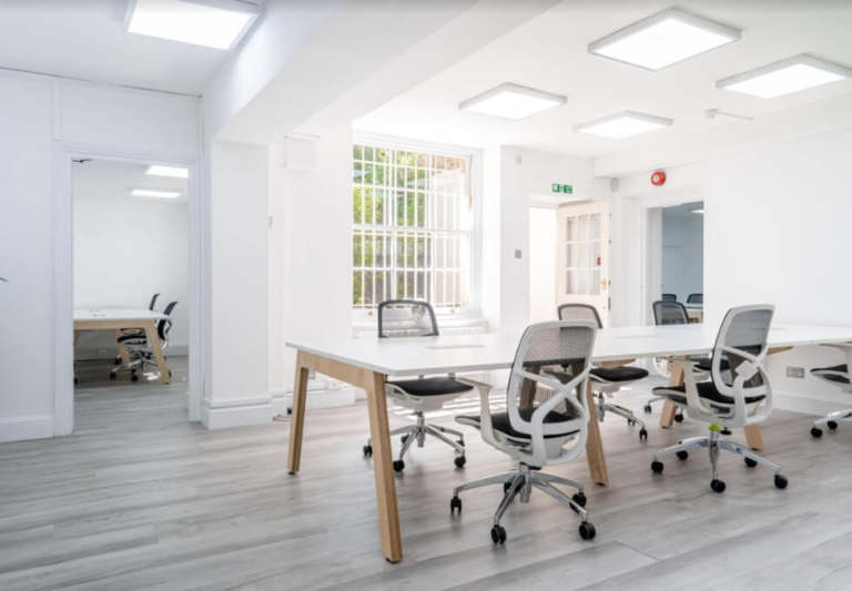 *Russell Square* Private Offices: 4 to 60 desks | Serviced Office to Rent in WC1B