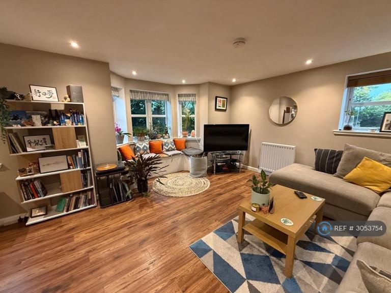 2 bedroom flat in North Meggetland, Edinburgh, EH14 (2 bed) (#3053754)