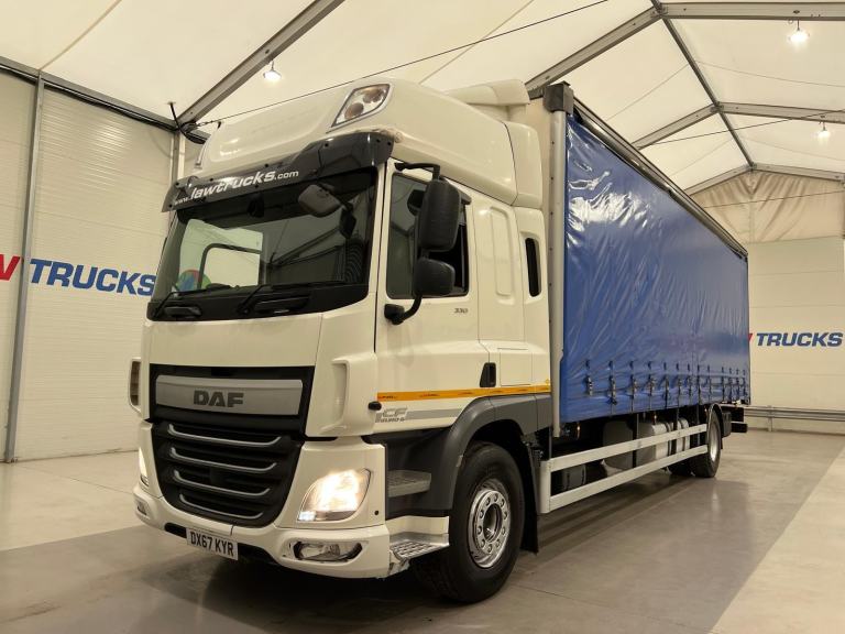 DAF CF 330 4x2 Sleeper Cab Curtainsider
