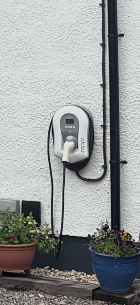 Zappi V2 7kW Tethered EV Charger + Hub + CT Clamp – Excellent Condition
