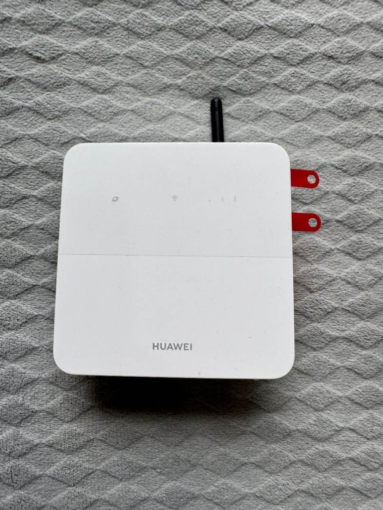 Huawei 4G LTE WiFi Router (B320) – Plug & Play, Unlocked
