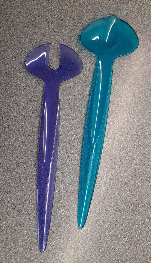 Tupperware Eleganzia Serving Spoons, Salad Grippers Servers/ blue & green NEW