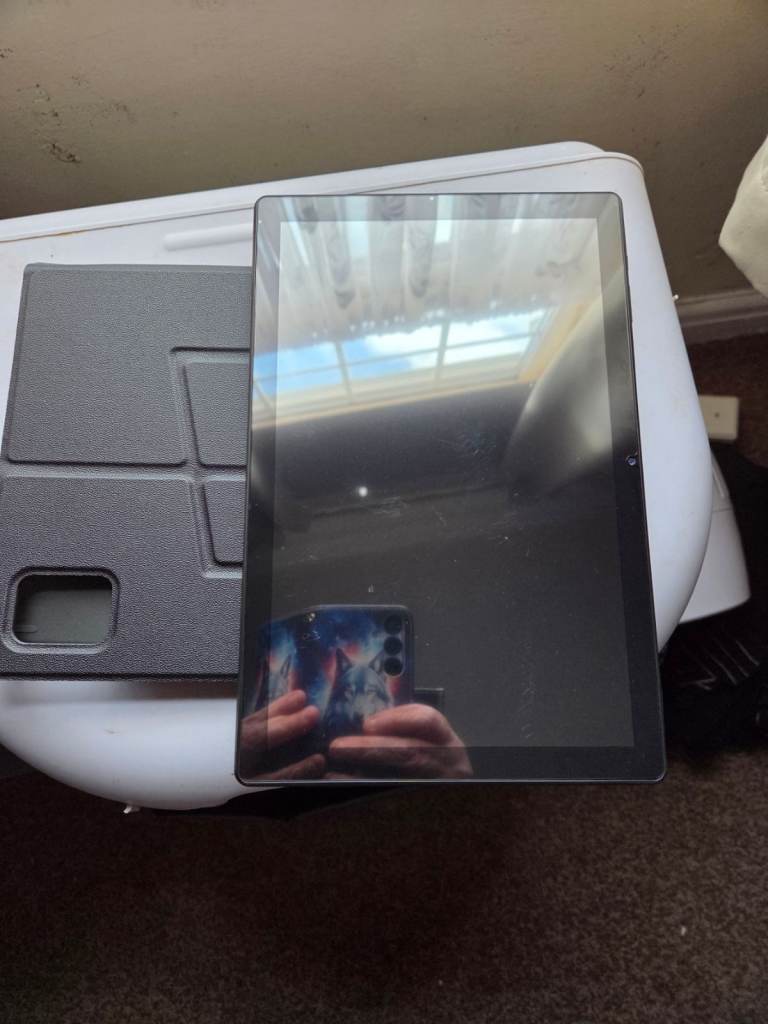 Entity ERA TAB 10 2-in-1 Tablet with Detachable Keyboard with box