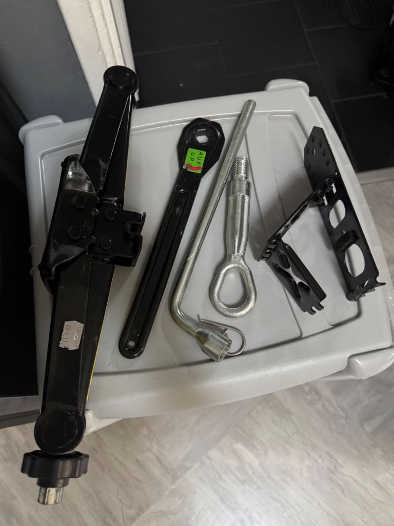Mini countryman R60 Jack and tool kit and case