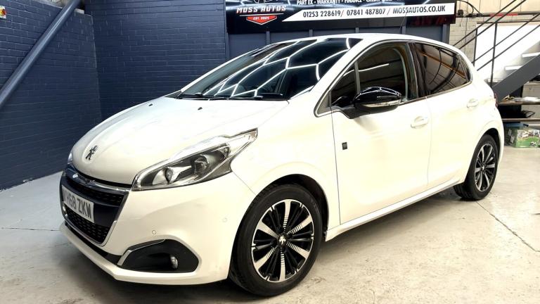 PEUGEOT 208 1.2 PureTech Tech Edition White Manual Petrol 2018