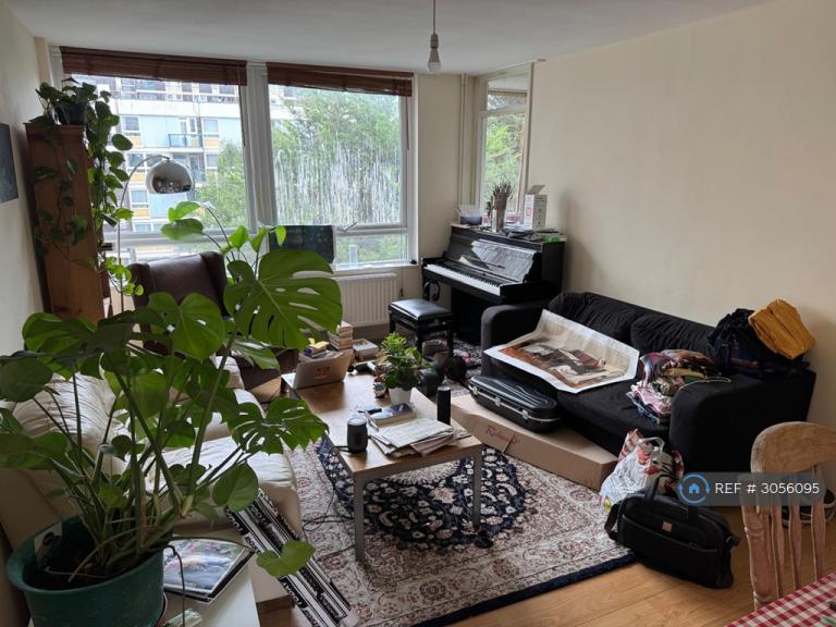 3 bedroom flat in St. Aubins Court, London, N1 (3 bed) (#3056095)