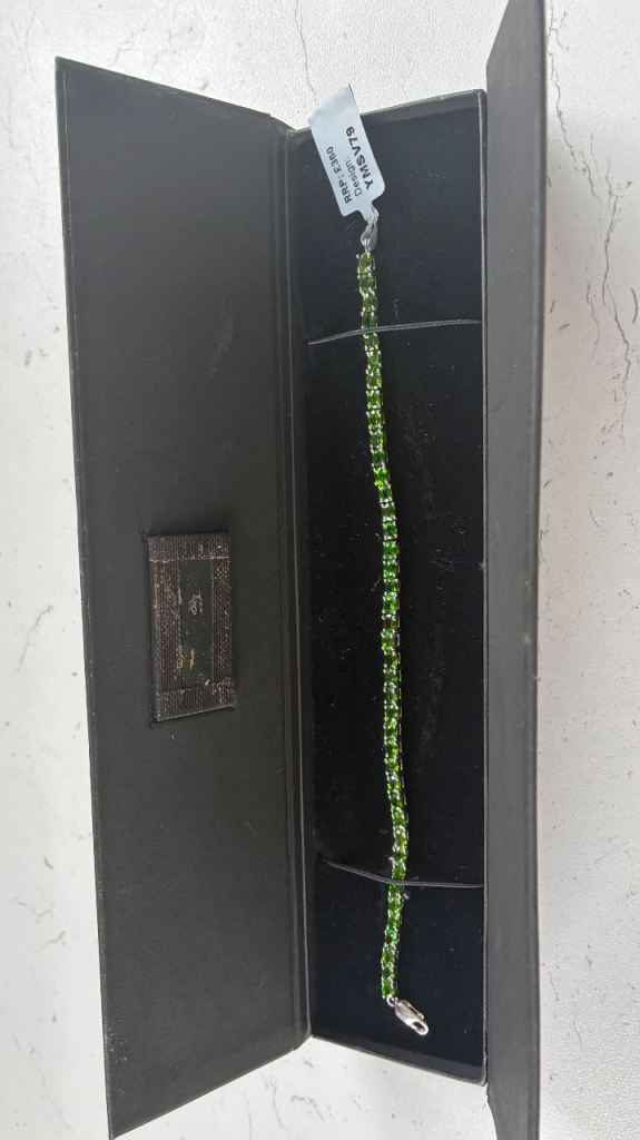 New Green Stone Bracelet in Gift Box