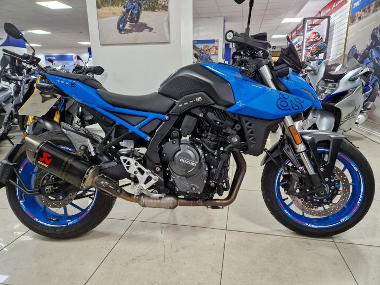 2024 SUZUKI GSX-8S in BLUE