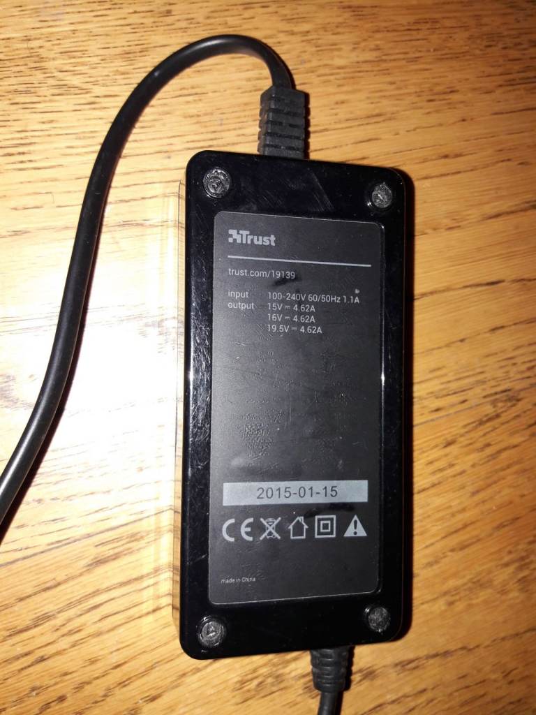 Trust adjustable laptop power supply 15/16/19V 9 connectors