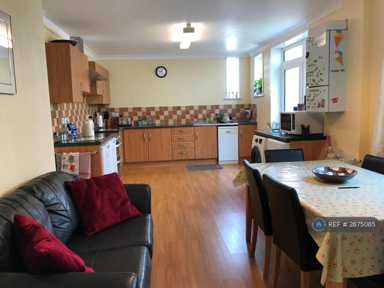 1 bedroom in Salisbury Road, Plymouth, PL4 (#2875085)
