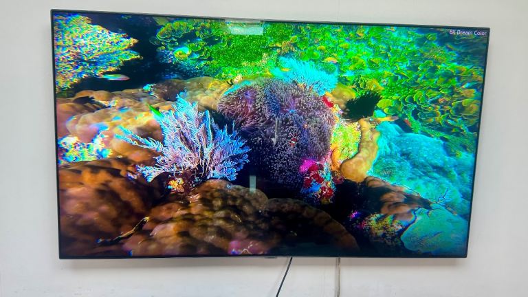 SAMSUNG 65" 4K QLED Smart TV - Excellent Condition