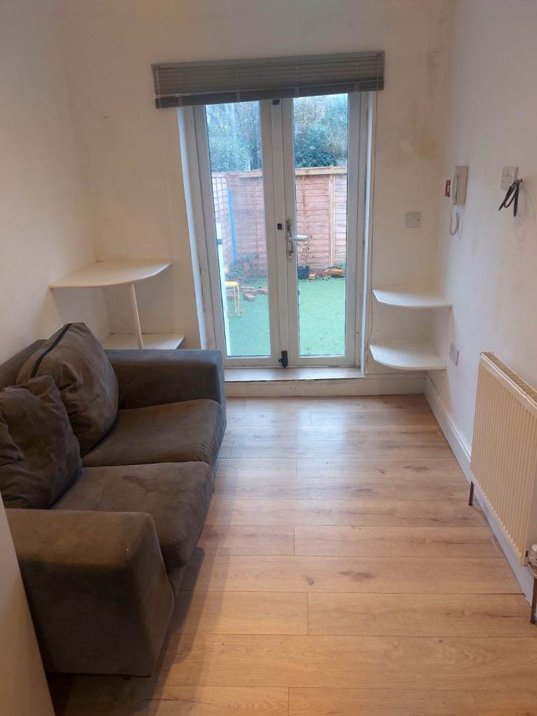 DSS 1BED GR FL FLAT+PRIV GARDEN OK SINGLE PARENT&CHILD 10 MIN WHITTON B.R. THEN 30 MIN WATERLOO