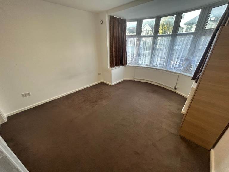 Double Room with En-Suite | Princes Avenue Kingsbury NW9 | All Amenities Nearby - All Bills Included
