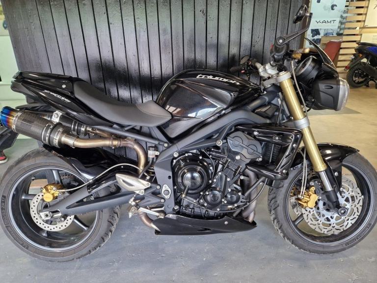 2013 TRIUMPH STREET TRIPLE 675 IN BLACK