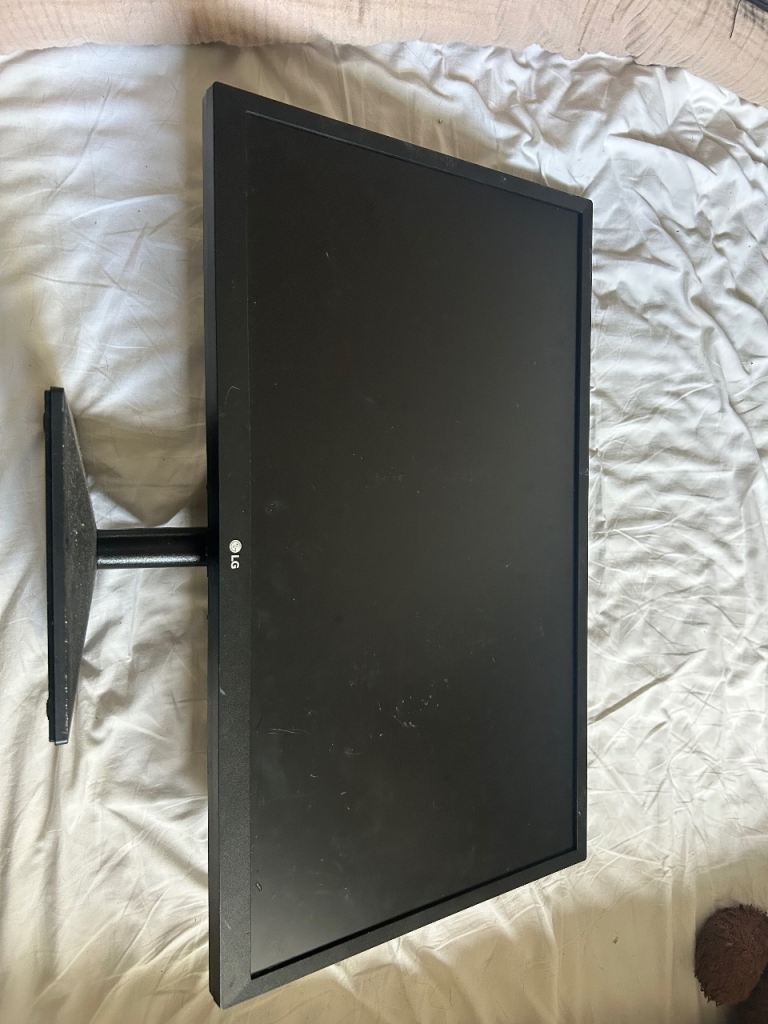 LG Computer Monitor – Good Condition