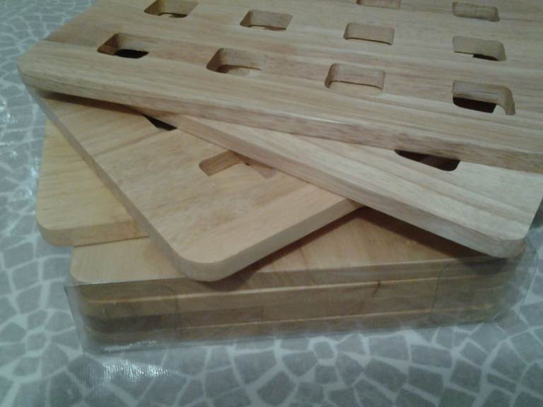 8 SOLID WOOD PLACEMATS 