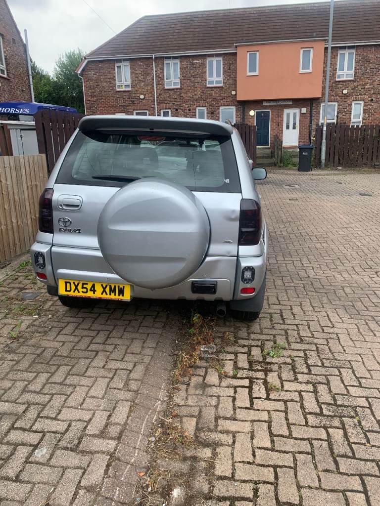 Toyota RAV 4 Estate 20DIESEL  SPARES REPAIR  NEEDS ALTNATOR FITTED £600 NO OFFERS 