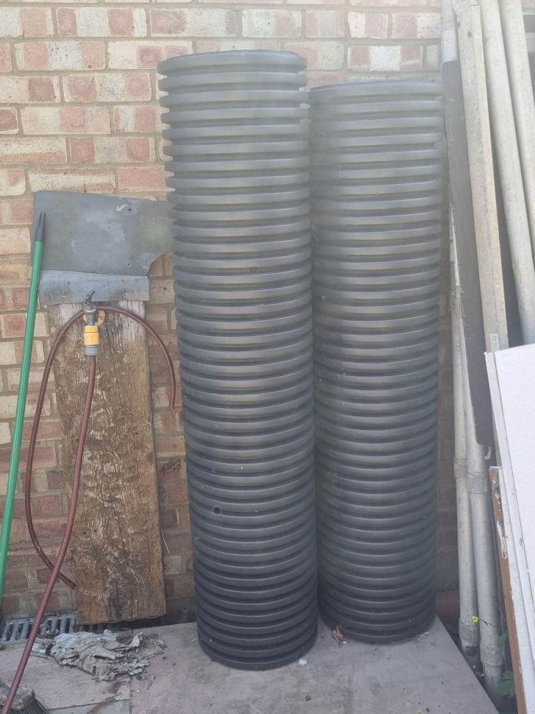 2x drainage pipe
