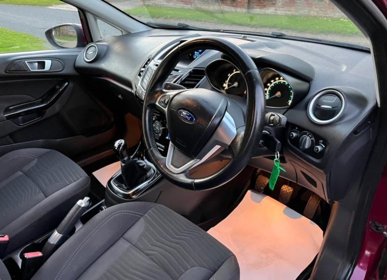 2013 FORD FIESTA 1.0 ZETEC GENUINE 67,000 MILES LONG MOT JUST SERVICED LOVELY!