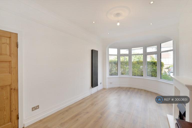 3 bedroom house in Hermiston Avenue, London, N8 (3 bed) (#3003651)