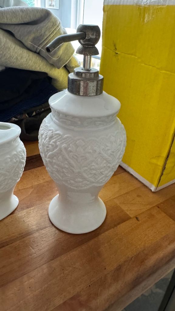 Bathroom accessories 