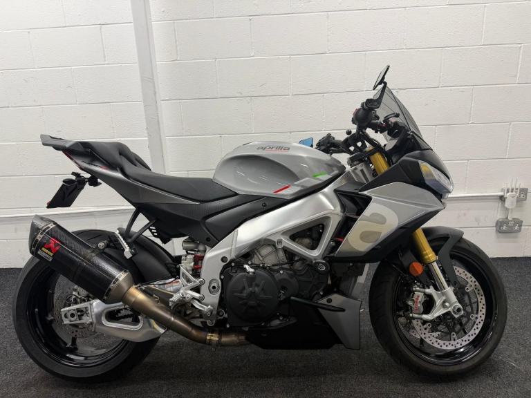 APRILIA TUONO V4 1100 ABS ** AKRAPOVIC EXHAUST - QUICK SHIFT - READY TO GO **