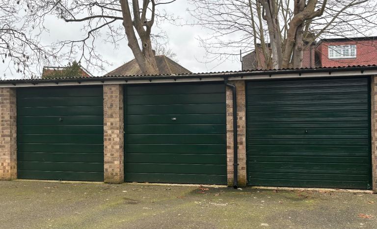 Garage and parking in central Twickenham 