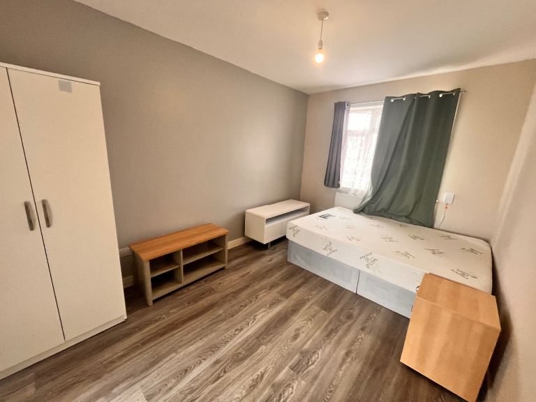 Large Ensuite Room in Norbury £1200 pcm DSS WELCOME Available NOW