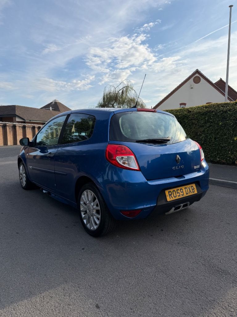 Renault Clio 1.2 petrol - 6 months mot - 112k miles - ULEZ FREE